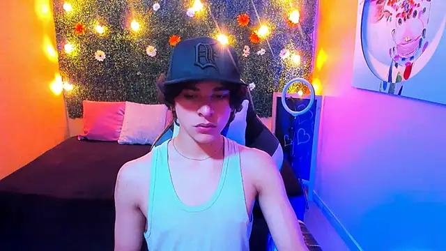 Snapshot of Luke_Howland chatting on 01.20.25 Luke Howland online show from 01.20.25