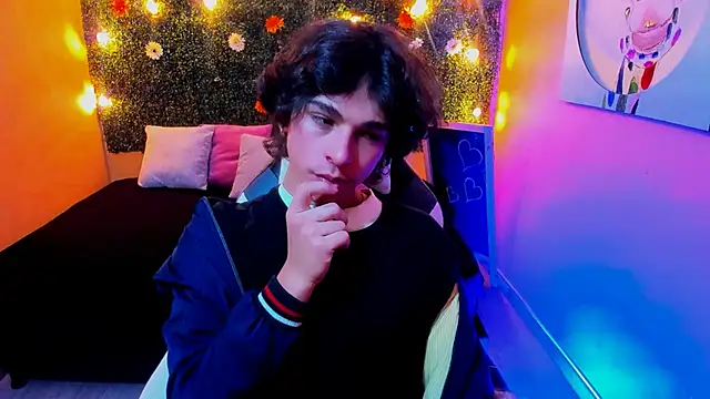 Snapshot of Luke_Howland chatting on 01.21.25 Luke Howland online show from 01.21.25