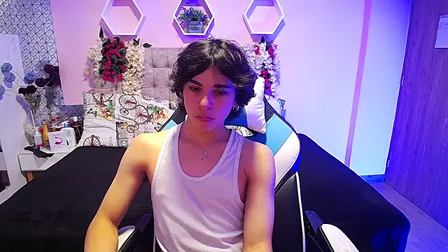 Snapshot of Luke_Howland chatting on 01.22.25 Luke Howland online show from 01.22.25