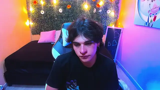 Snapshot of Luke_Howland chatting on 01.27.25 Luke Howland online show from 01.27.25