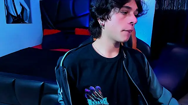 Snapshot of Luke_Howland chatting on 01.28.25 Luke Howland online show from 01.28.25