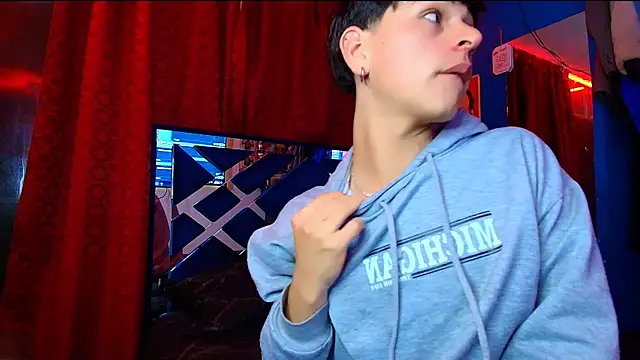 Snapshot of Luke_Howland chatting on 09.23.25 Luke Howland online show from 09.23.25