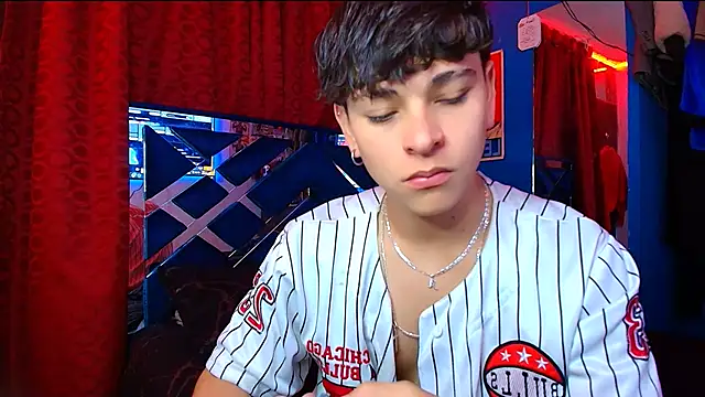 Snapshot of Luke_Howland chatting on 10.01.25 Luke Howland online show from 10.01.25