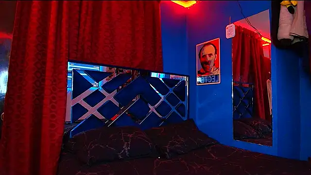 Snapshot of Luke_Howland chatting on 10.15.25 Luke Howland online show from 10.15.25