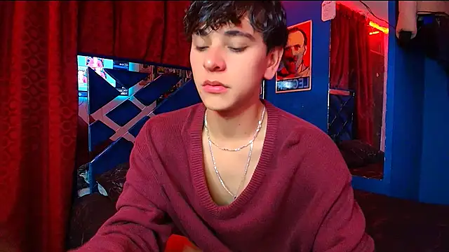 Snapshot of Luke_Howland chatting on 10.31.25 Luke Howland online show from 10.31.25