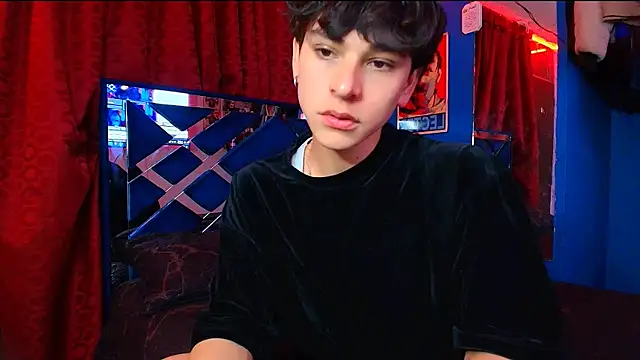 Snapshot of Luke_Howland chatting on 11.04.25 Luke Howland online show from 11.04.25