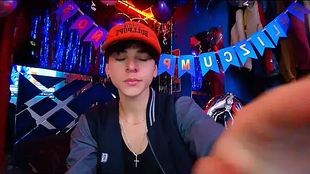 Snapshot of Luke_Howland chatting on 11.11.25 Luke Howland online show from 11.11.25