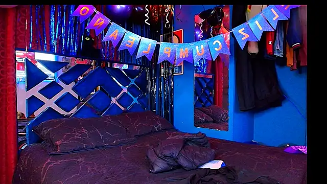 Snapshot of Luke_Howland chatting on 11.15.25 Luke Howland online show from 11.15.25