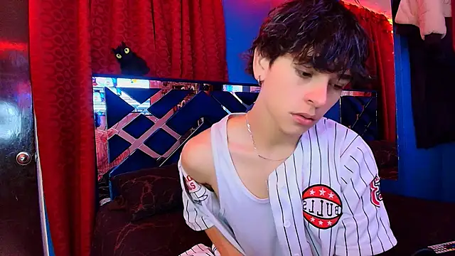 Snapshot of Luke_Howland chatting on 11.28.25 Luke Howland online show from 11.28.25