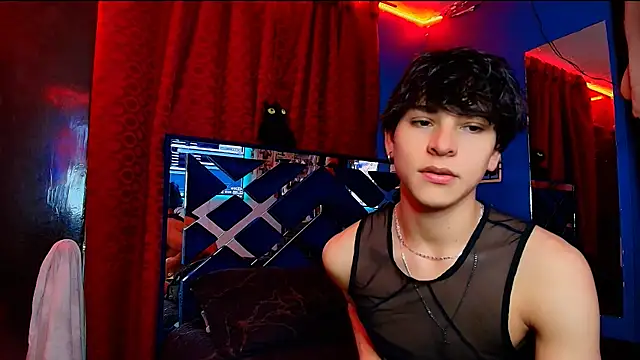 Snapshot of Luke_Howland chatting on 12.04.25 Luke Howland online show from 12.04.25