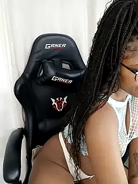 Snapshot of charmainexxx chatting on 09.27.25 charmainexxx online show from 09.27.25