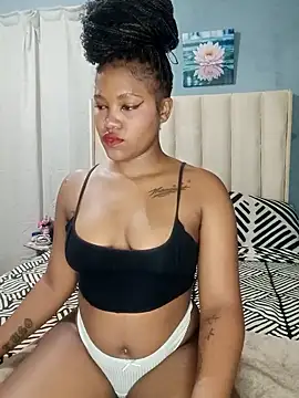 Snapshot of charmainexxx chatting on 10.15.25 charmainexxx online show from 10.15.25