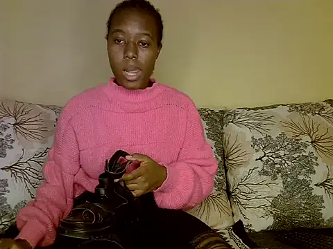 Snapshot of Oliviia_ chatting on 12.11.24 Oliviia online show from 12.11.24