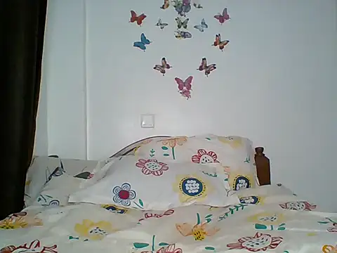 Snapshot of Oliviia_ chatting on 10.16.25 Oliviia online show from 10.16.25