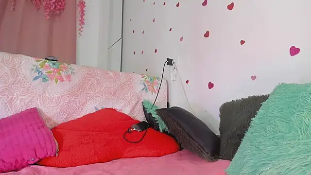 msschloee  online show from 02.13.26