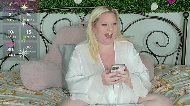 Snapshot of siennaxluxx chatting on 05.08.26 siennaxluxx online show from 05.08.26
