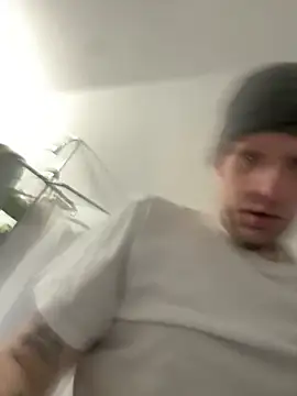 Snapshot of VixyGang chatting on 02.21.26 VixyGang online show from 02.21.26