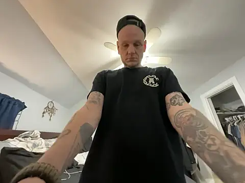 Snapshot of VixyGang chatting on 03.04.26 VixyGang online show from 03.04.26