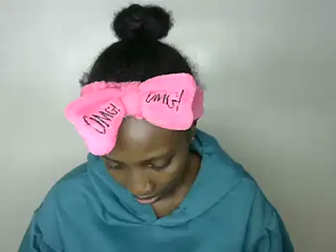 Snapshot of sweet-petite chatting on 01.23.25 sweet-petite online show from 01.23.25