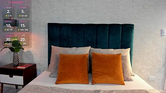 Luna18Pink online show from 09.10.25