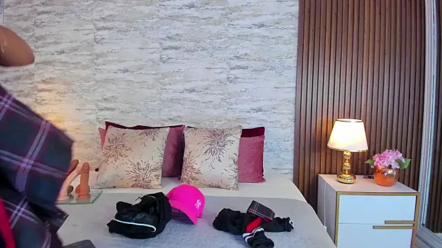 AndreaPink2024 online show from 10.03.25