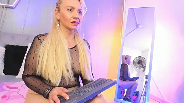 AnastasiaTaylor  online show from 02.28.25