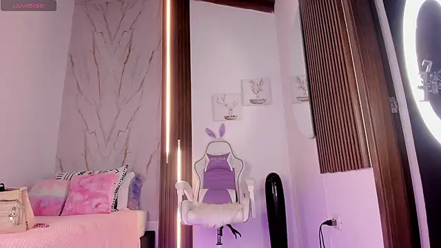 Snapshot of mia_six66 chatting on 11.04.25 mia six66 online show from 11.04.25