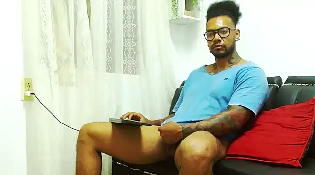Snapshot of LewisStrong chatting on 01.15.25 LewisStrong online show from 01.15.25