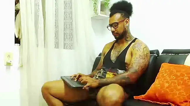 Snapshot of LewisStrong chatting on 01.23.25 LewisStrong online show from 01.23.25