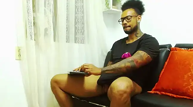 Snapshot of LewisStrong chatting on 01.24.25 LewisStrong online show from 01.24.25