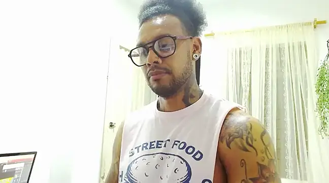 Snapshot of LewisStrong chatting on 01.29.25 LewisStrong online show from 01.29.25