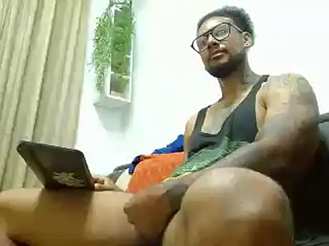 Snapshot of LewisStrong chatting on 03.21.25 LewisStrong online show from 03.21.25