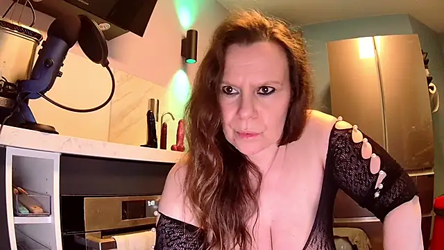 Snapshot of Endrocleia chatting on 12.17.24 Endrocleia online show from 12.17.24