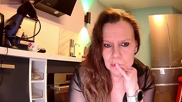 Snapshot of Endrocleia chatting on 01.16.25 Endrocleia online show from 01.16.25