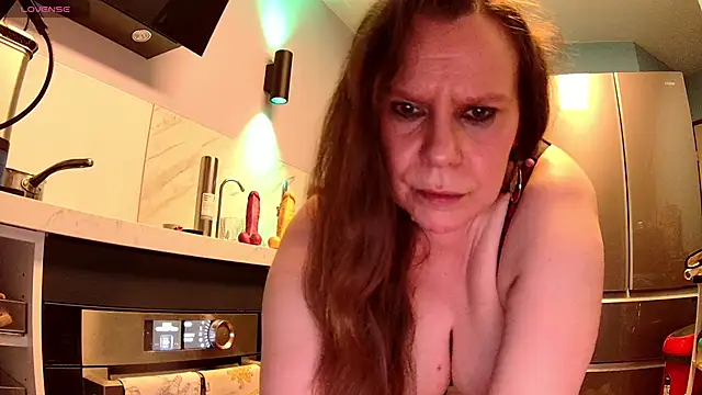 Snapshot of Endrocleia chatting on 01.20.25 Endrocleia online show from 01.20.25