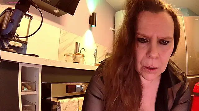 Snapshot of Endrocleia chatting on 01.27.25 Endrocleia online show from 01.27.25