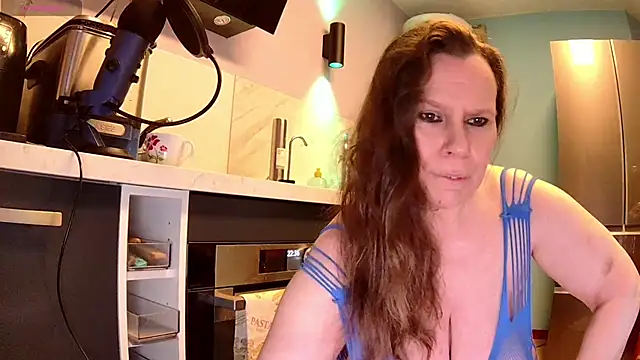 Snapshot of Endrocleia chatting on 02.06.25 Endrocleia online show from 02.06.25