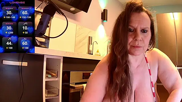 Snapshot of Endrocleia chatting on 02.11.25 Endrocleia online show from 02.11.25