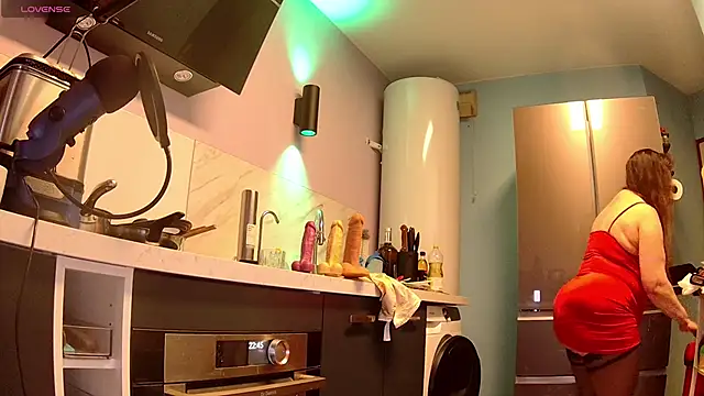 Snapshot of Endrocleia chatting on 02.19.25 Endrocleia online show from 02.19.25