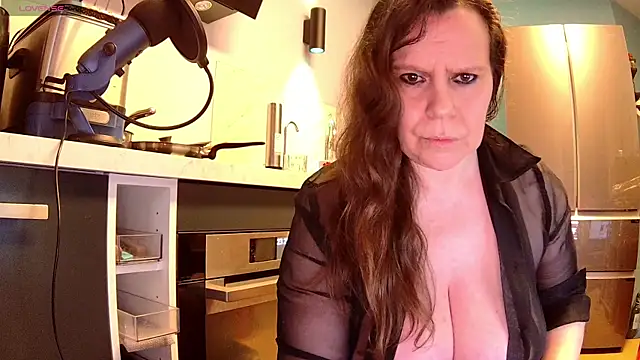 Snapshot of Endrocleia chatting on 02.22.25 Endrocleia online show from 02.22.25