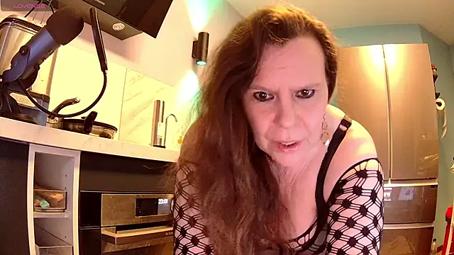 Snapshot of Endrocleia chatting on 02.24.25 Endrocleia online show from 02.24.25