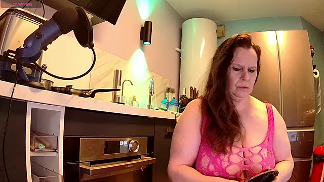 Snapshot of Endrocleia chatting on 02.25.25 Endrocleia online show from 02.25.25