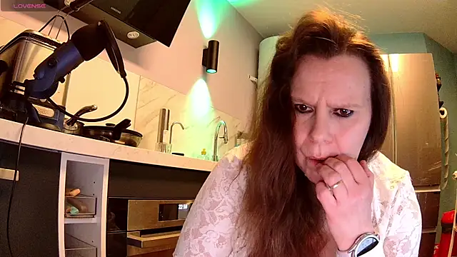 Snapshot of Endrocleia chatting on 03.01.25 Endrocleia online show from 03.01.25