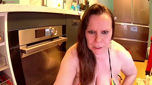 Snapshot of Endrocleia chatting on 03.09.25 Endrocleia online show from 03.09.25