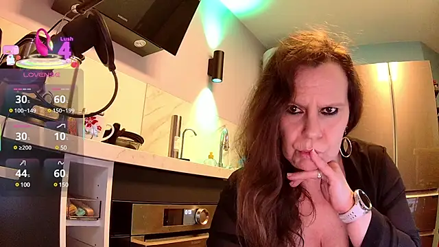 Snapshot of Endrocleia chatting on 03.09.25 Endrocleia online show from 03.09.25