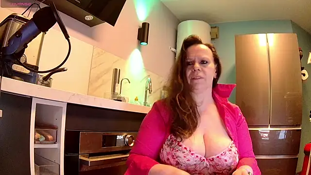 Snapshot of Endrocleia chatting on 03.14.25 Endrocleia online show from 03.14.25