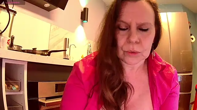 Snapshot of Endrocleia chatting on 03.14.25 Endrocleia online show from 03.14.25