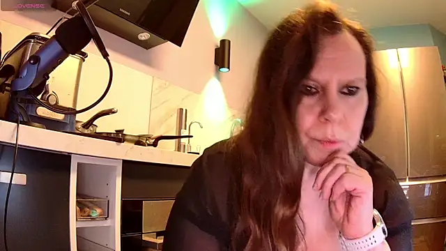 Snapshot of Endrocleia chatting on 03.16.25 Endrocleia online show from 03.16.25