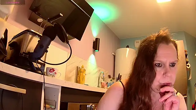 Snapshot of Endrocleia chatting on 09.15.25 Endrocleia online show from 09.15.25