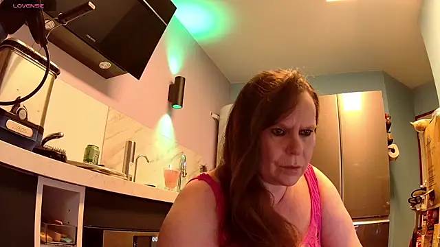 Snapshot of Endrocleia chatting on 10.05.25 Endrocleia online show from 10.05.25